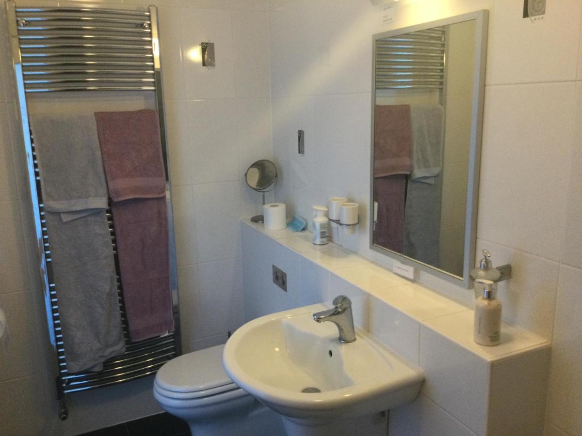 Hh Accommodation Millom Bagian luar foto